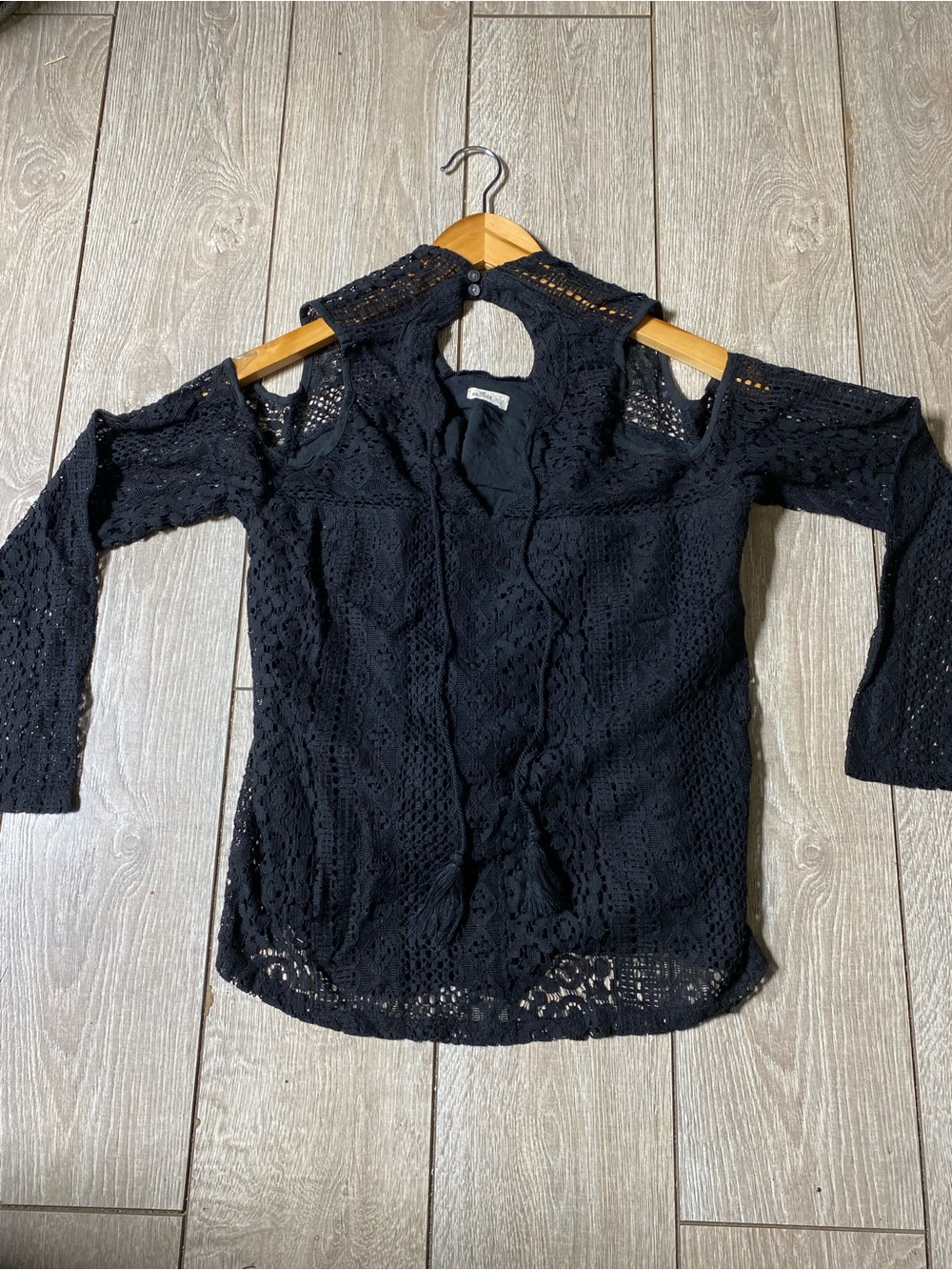 Hollister Co Y2K Black Lace Crochet Cold Shoulder Boho Top Tassel Tie Festival